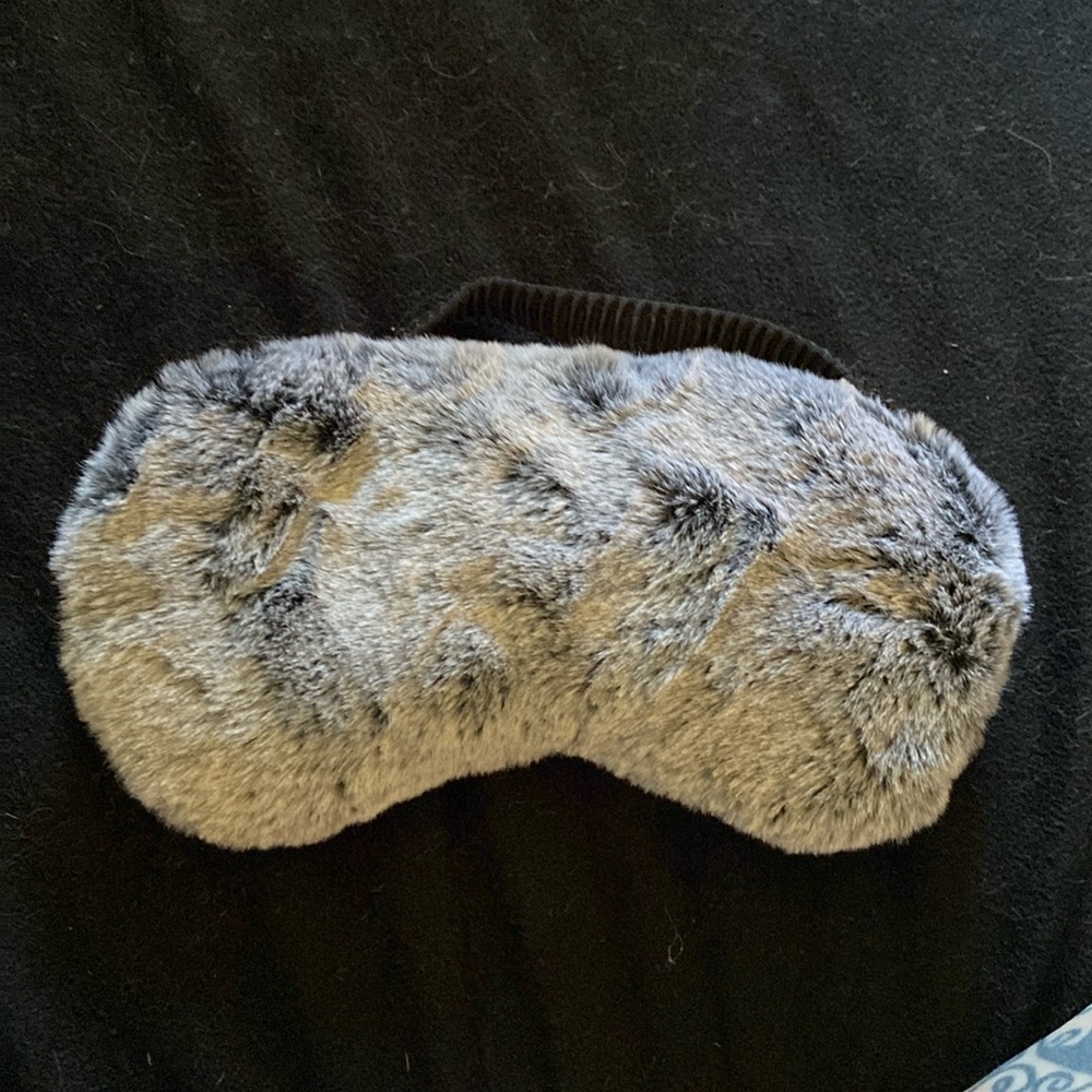 Warming weighted eye mask